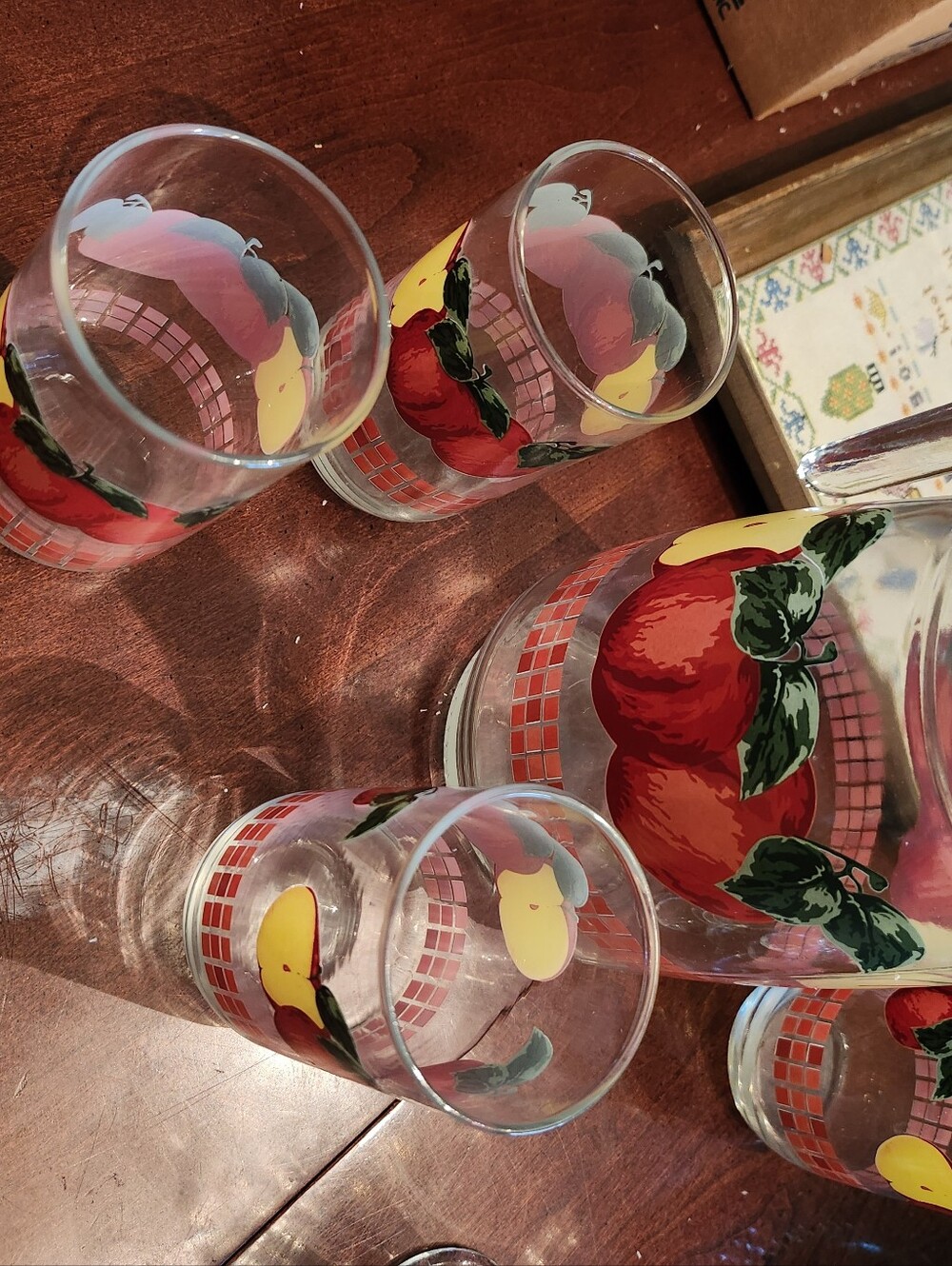 Fruit-Pattern Glass Tumbler Set - Red Apple Design